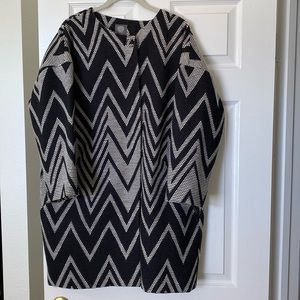 Vince Camino size L outerwear black and white lined light jacket.